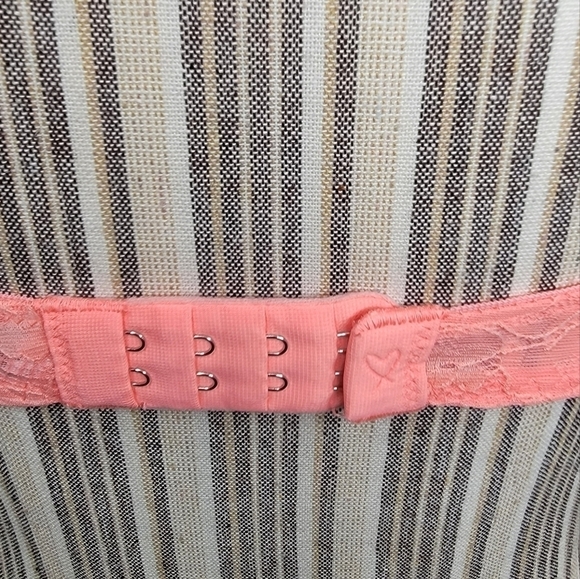 Victoria's Secret Dream Angels Push-Up Without Padding Underwire Bra - Picture 8 of 11